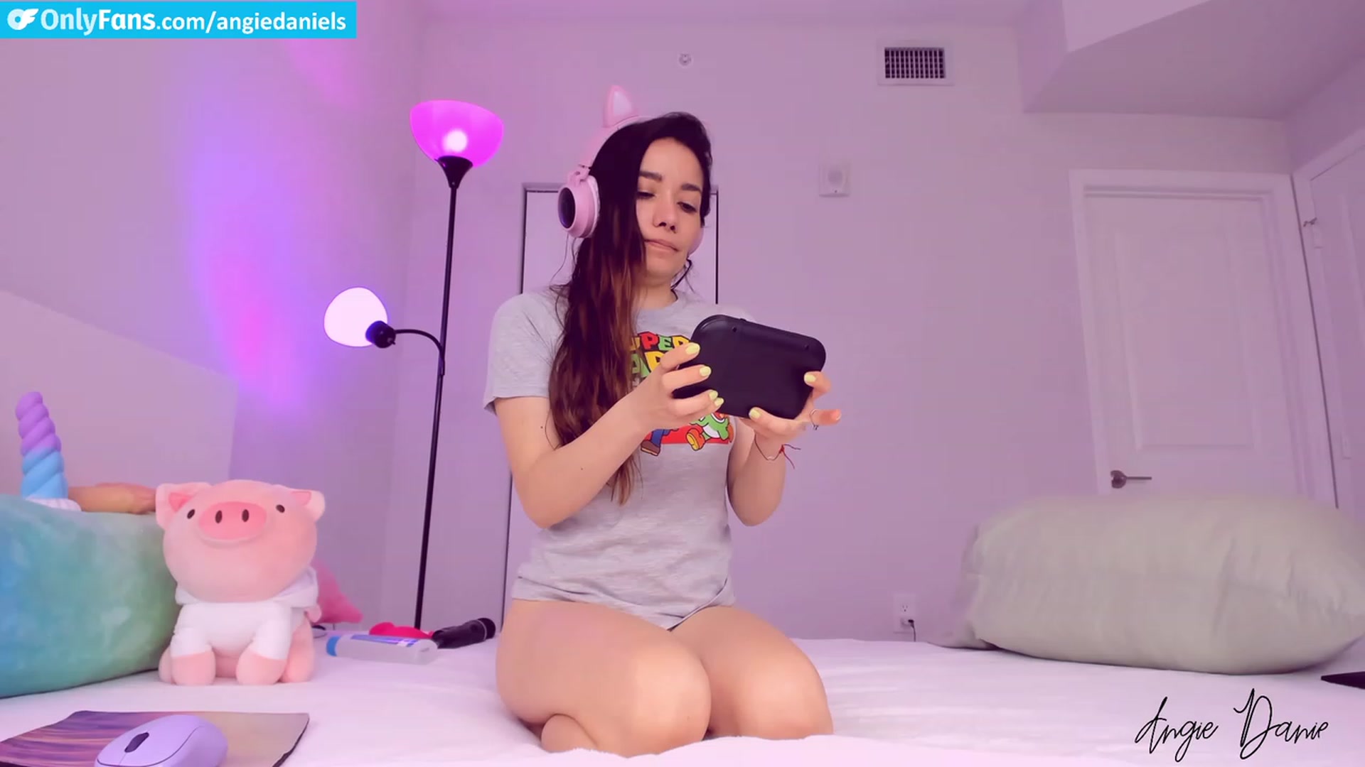 Gallery image thumbnail from AngieDaniels's myfreecams stream on, 07/21/2023, 18:37 image 6 of 20