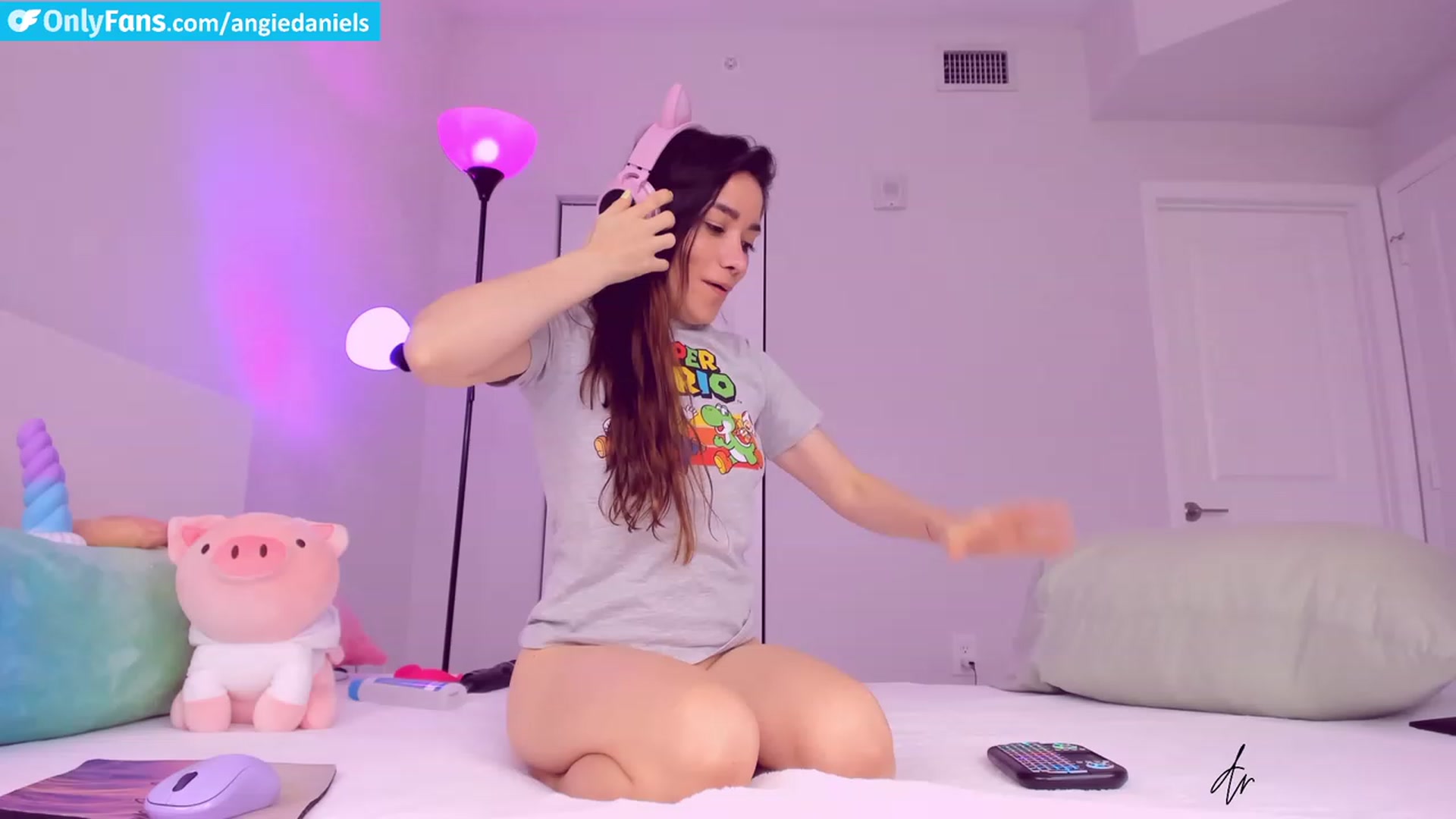 Gallery image thumbnail from AngieDaniels's myfreecams stream on, 07/21/2023, 18:37 image 2 of 20