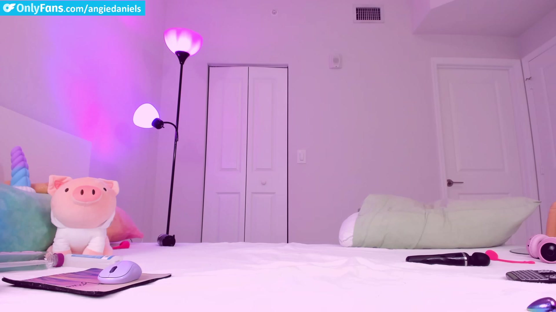 Gallery image thumbnail from AngieDaniels's myfreecams stream on, 07/24/2023, 02:48 image 16 of 20