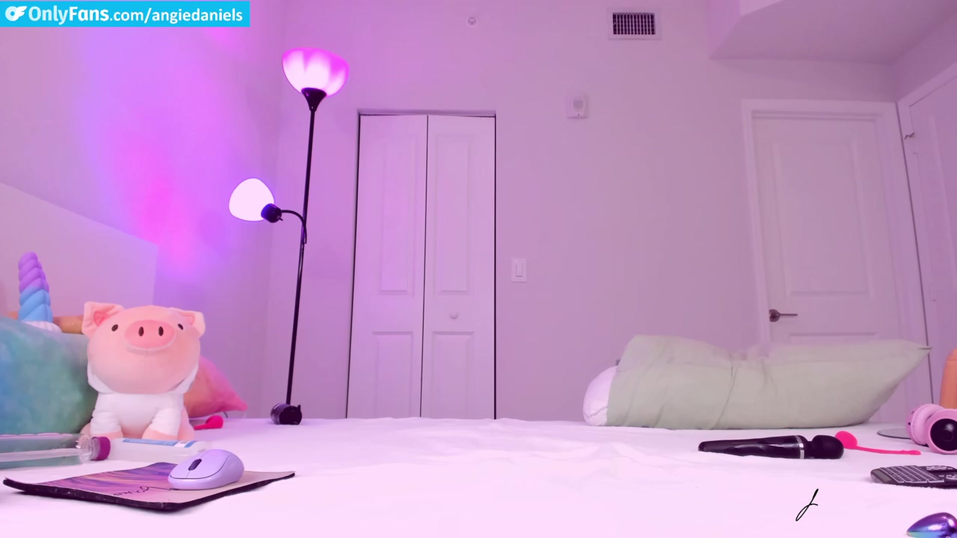 Gallery image thumbnail from AngieDaniels's myfreecams stream on, 07/24/2023, 02:48 image 17 of 20