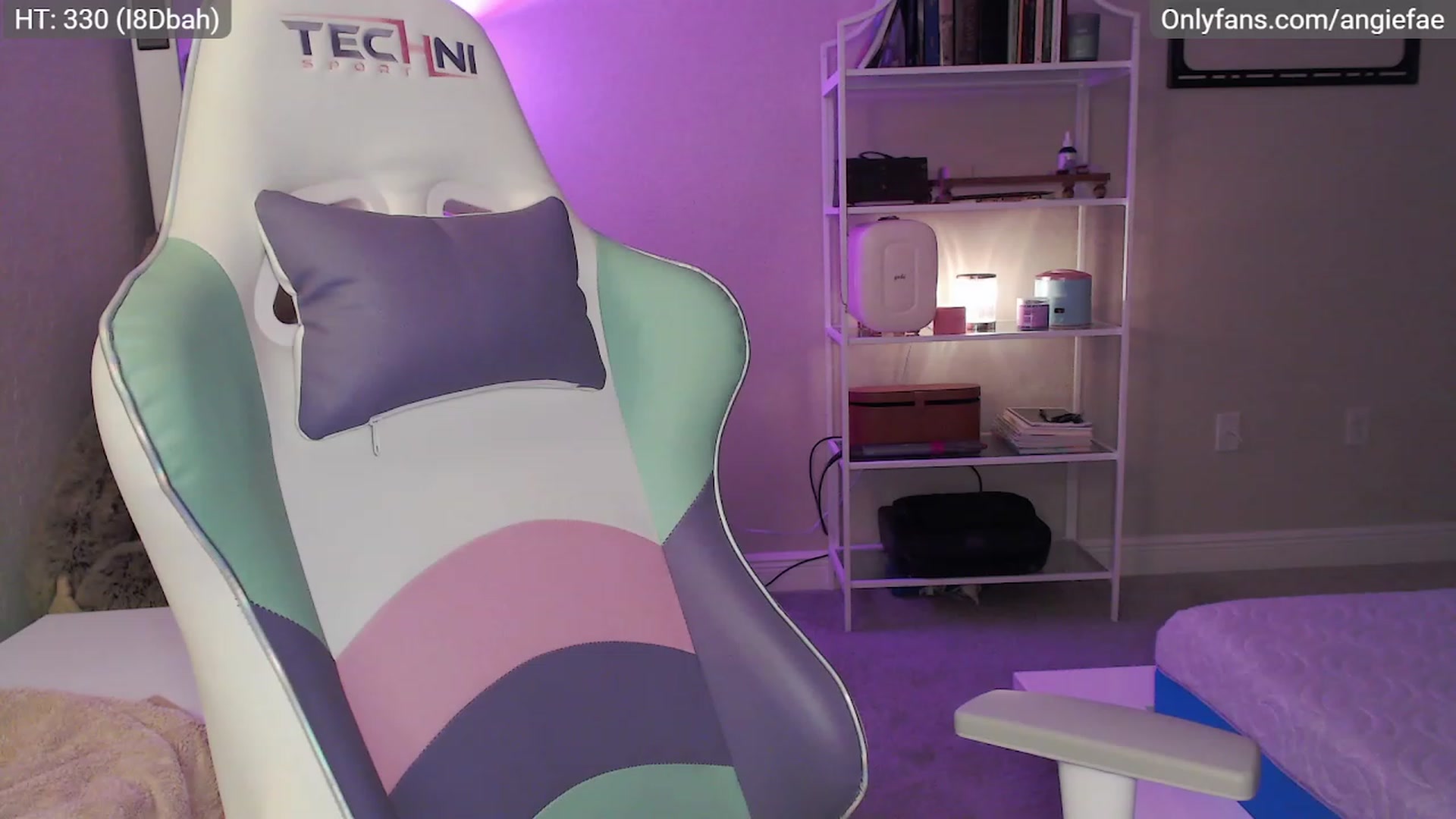 Gallery image thumbnail from AngieFae's myfreecams stream on, 11/27/2022, 09:56 image 9 of 20