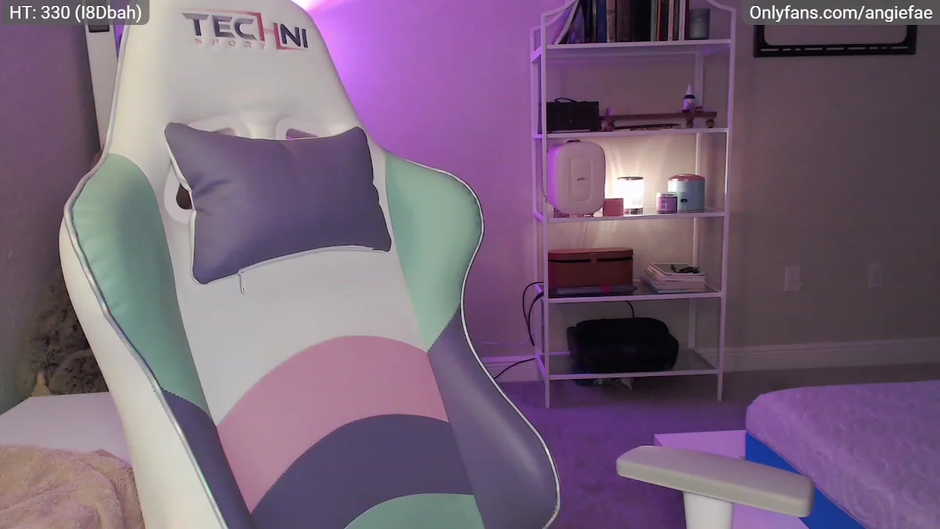 Gallery image thumbnail from AngieFae's myfreecams stream on, 11/27/2022, 09:56 image 10 of 20