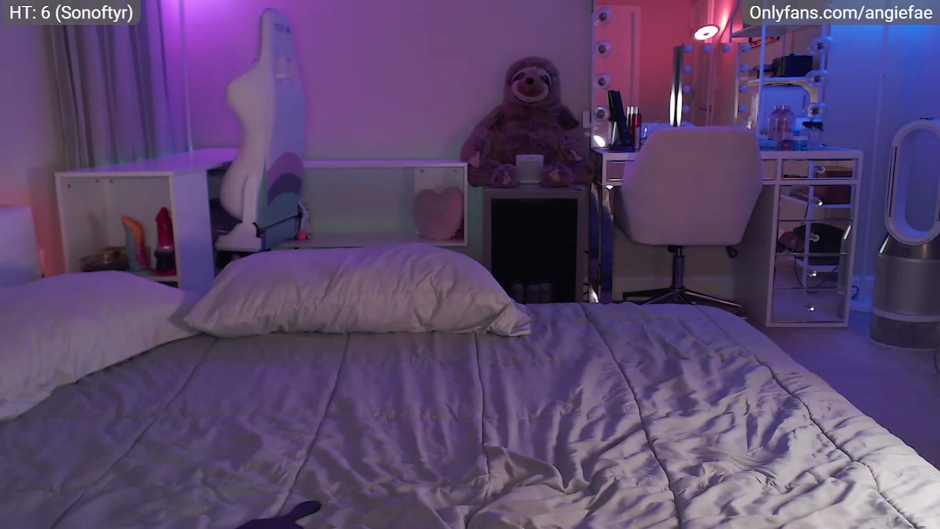 Gallery image thumbnail from AngieFae's myfreecams stream on, 12/01/2022, 03:21 image 10 of 20