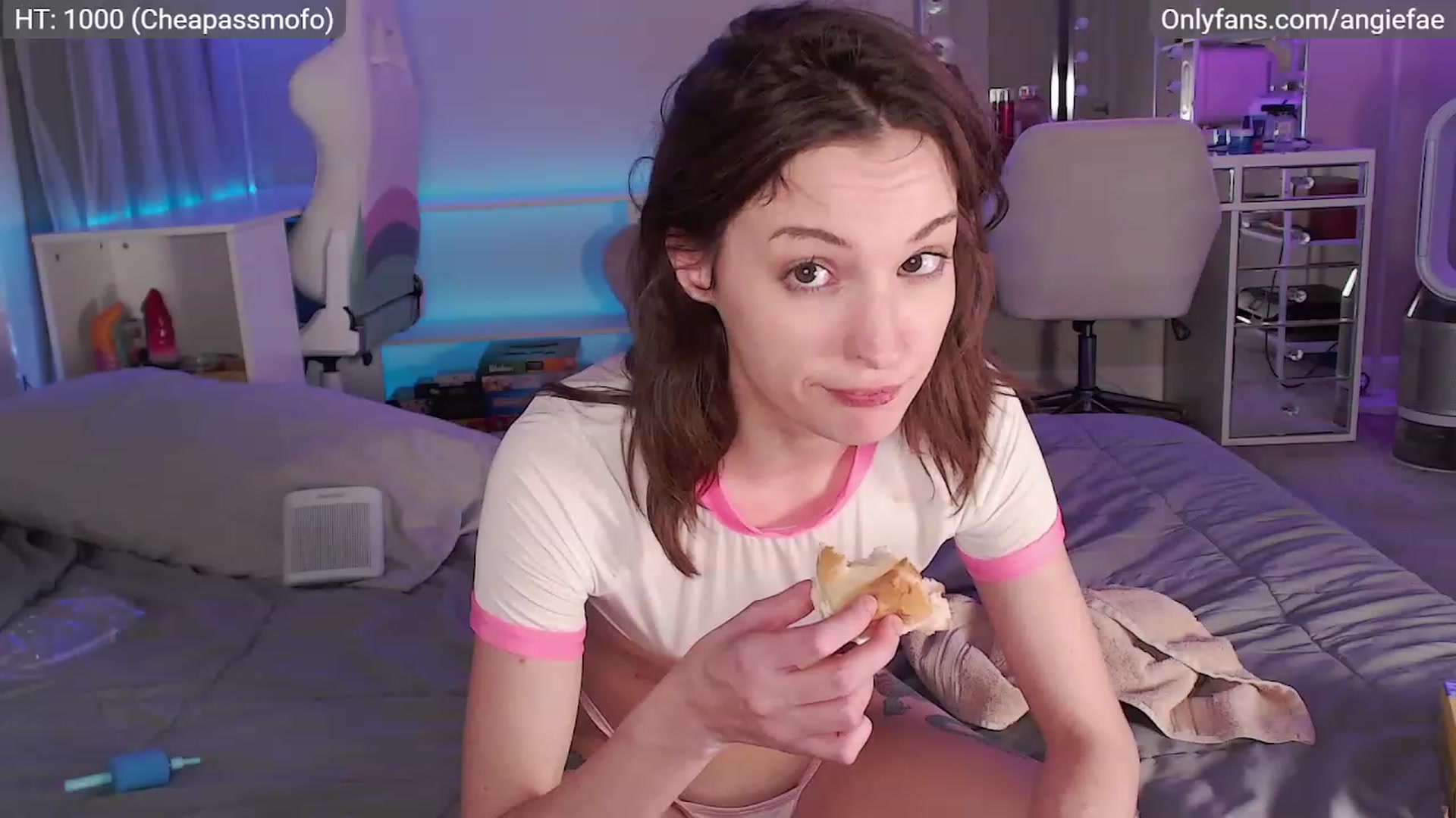 Gallery image thumbnail from AngieFae's myfreecams stream on, 12/05/2022, 10:11 image 17 of 20