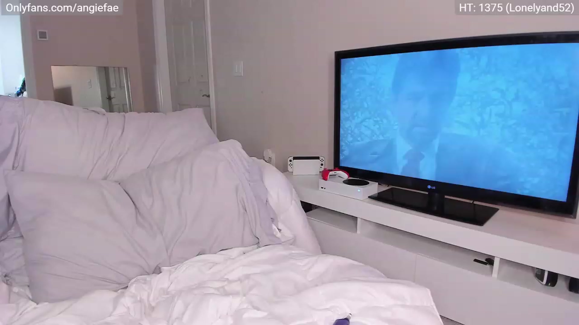 Gallery image thumbnail from AngieFae's myfreecams stream on, 03/17/2023, 10:21 image 1 of 20