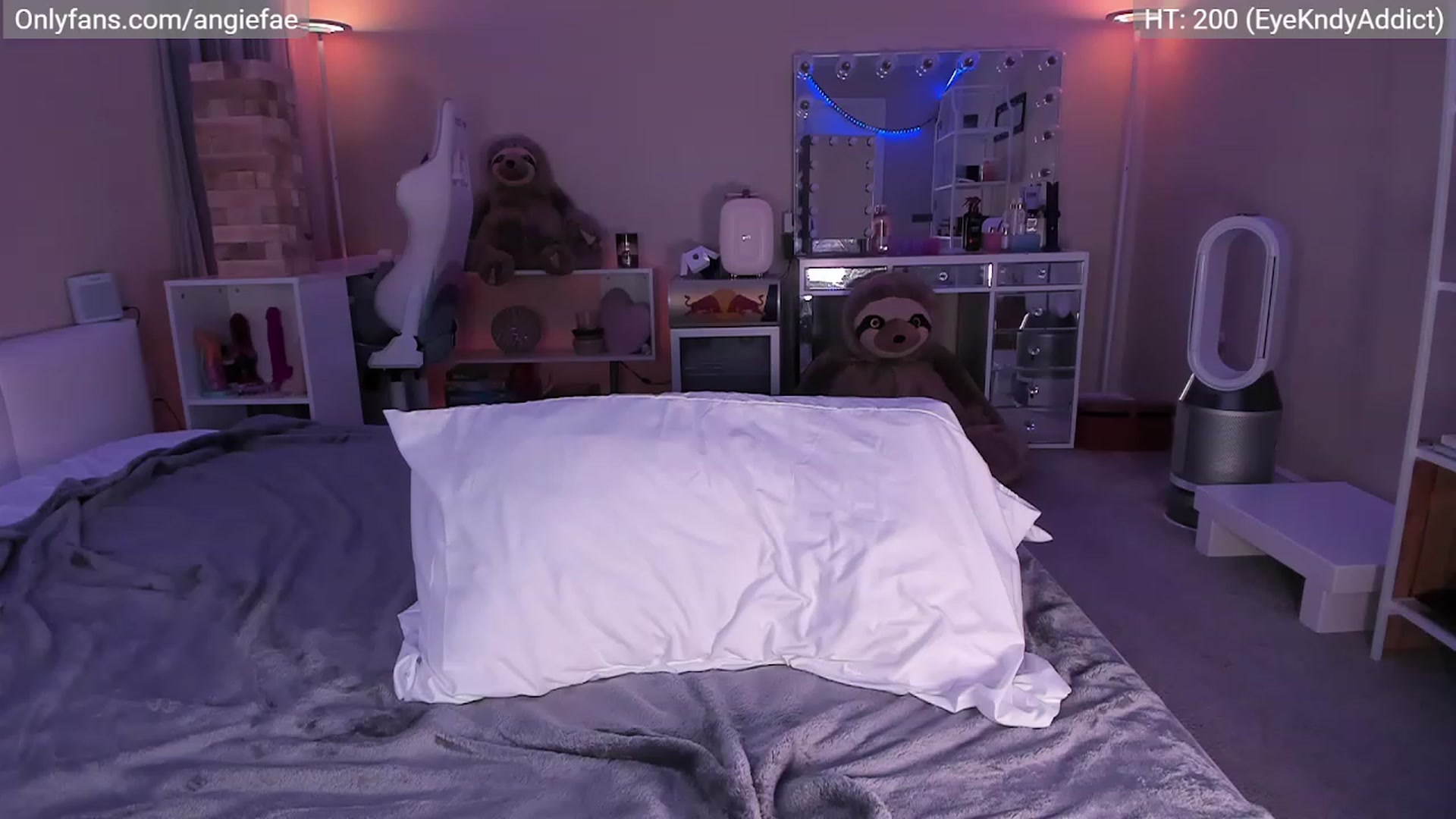 Gallery image thumbnail from AngieFae's myfreecams stream on, 03/28/2023, 06:43 image 2 of 20