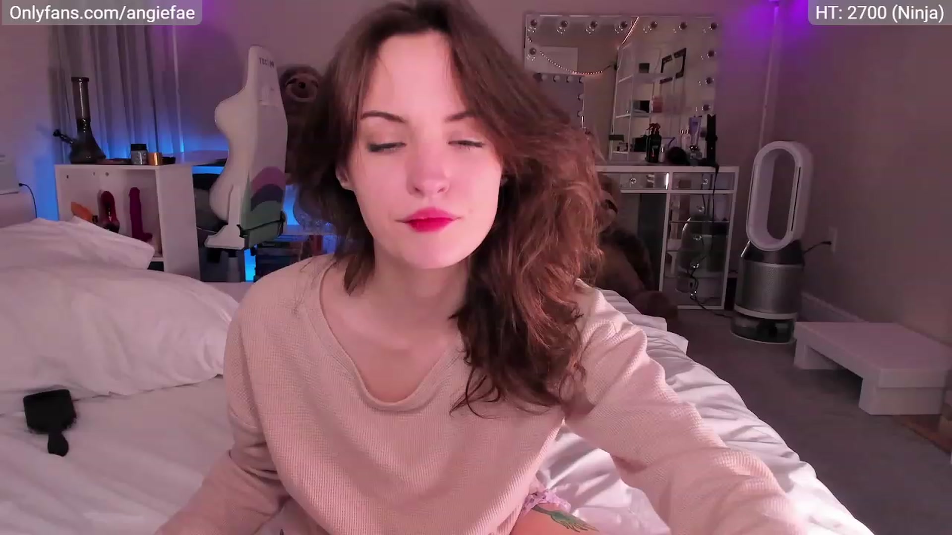 Gallery image thumbnail from AngieFae's myfreecams stream on, 04/01/2023, 11:26 image 11 of 20