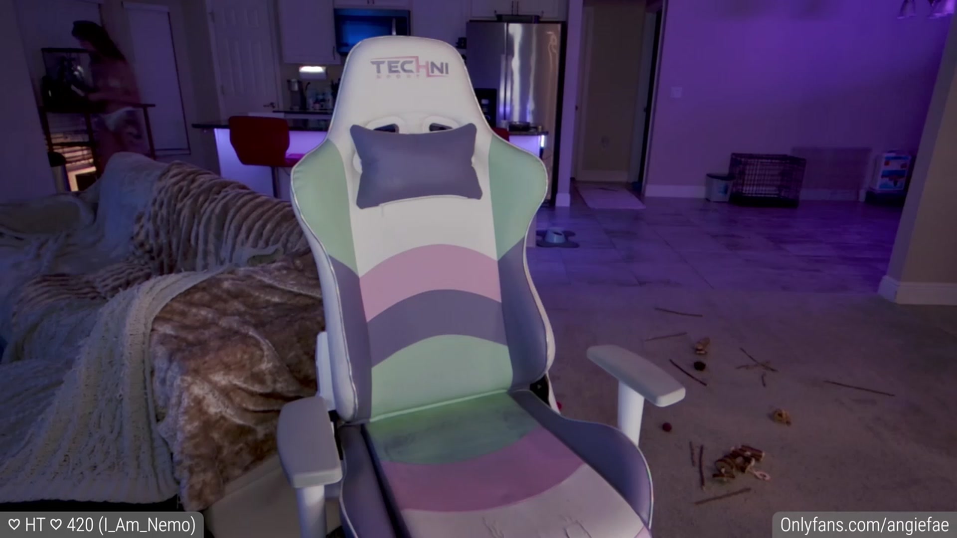 Gallery image thumbnail from AngieFae's myfreecams stream on, 09/13/2023, 06:39 image 6 of 20