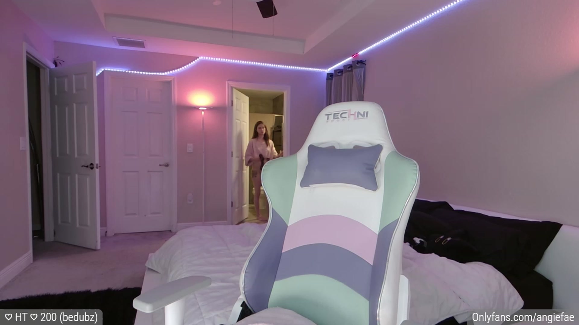 Gallery image thumbnail from AngieFae's myfreecams stream on, 09/14/2023, 03:23 image 2 of 20