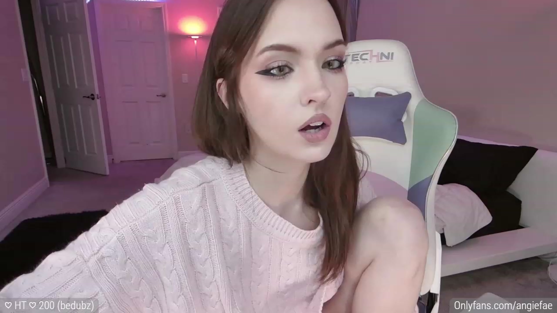 Gallery image thumbnail from AngieFae's myfreecams stream on, 09/14/2023, 03:23 image 6 of 20