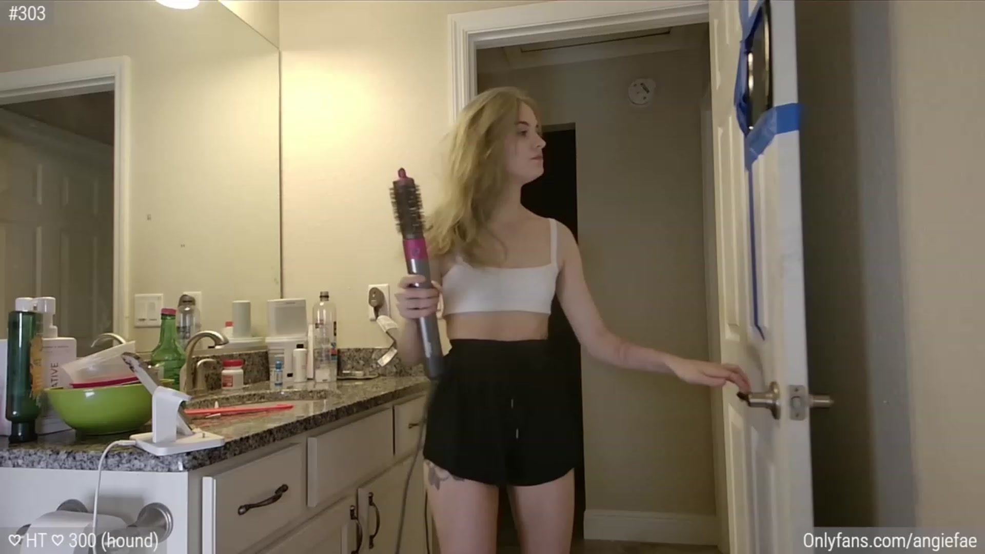 Gallery image thumbnail from AngieFae's myfreecams stream on, 12/19/2023, 08:42 image 8 of 20
