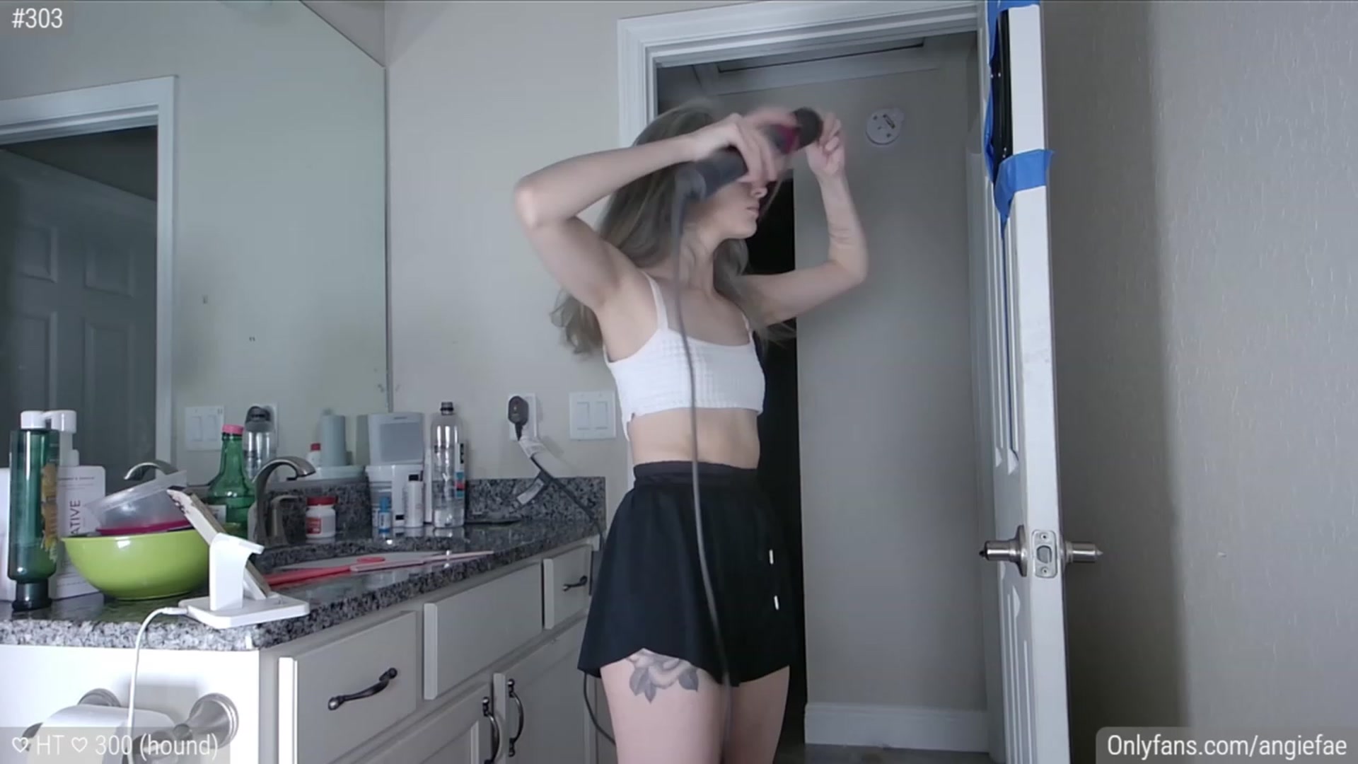 Gallery image thumbnail from AngieFae's myfreecams stream on, 12/19/2023, 08:42 image 11 of 20