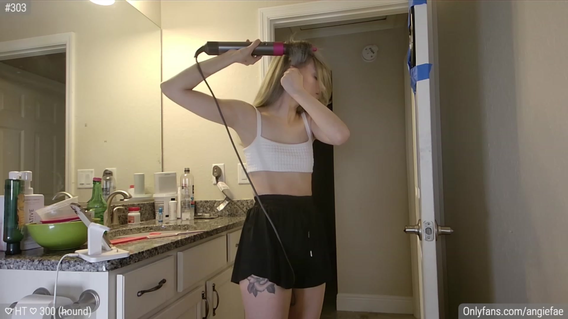Gallery image thumbnail from AngieFae's myfreecams stream on, 12/19/2023, 08:42 image 10 of 20