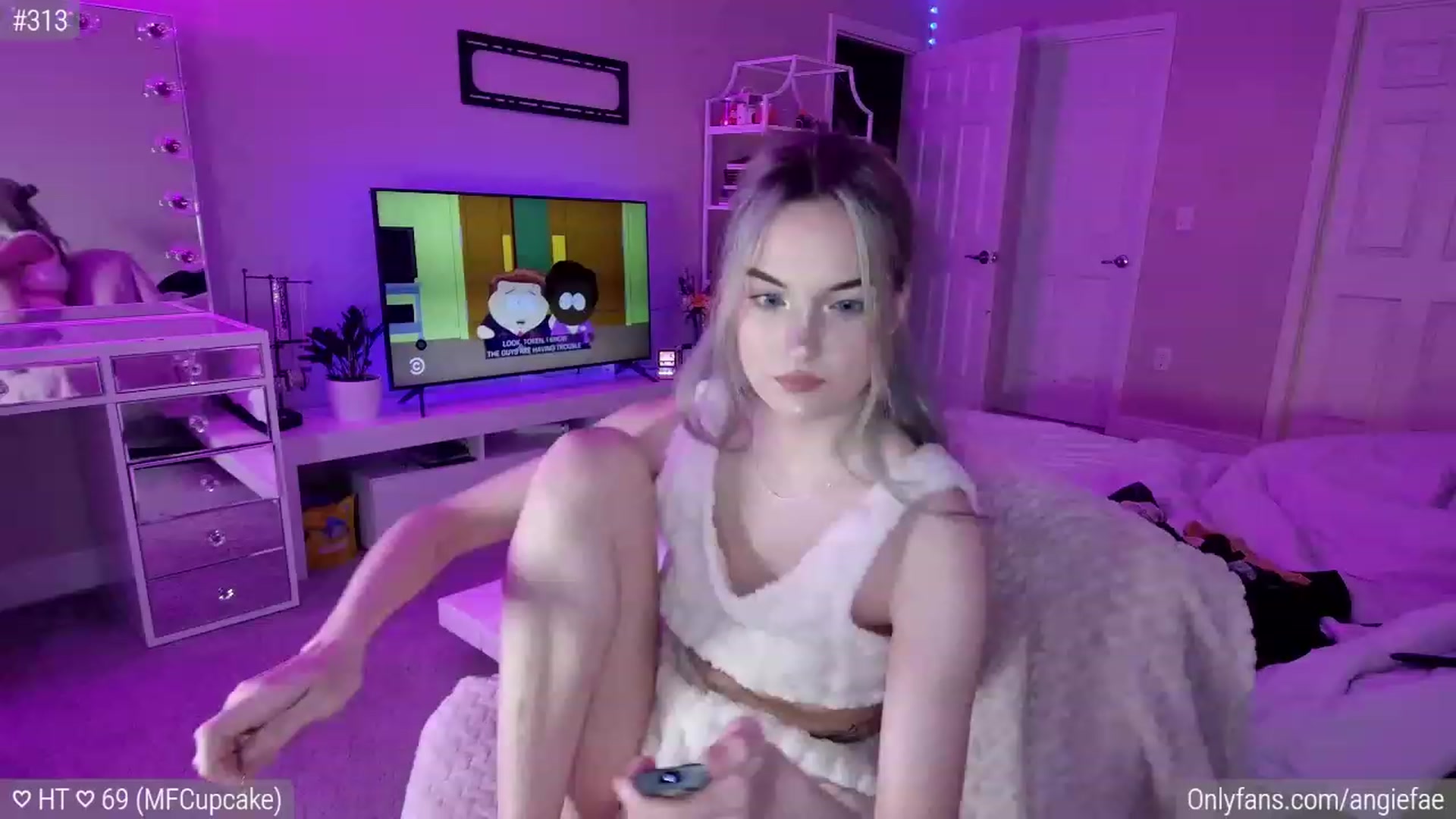 Gallery image thumbnail from AngieFae's myfreecams stream on, 03/05/2024, 06:20 image 17 of 20