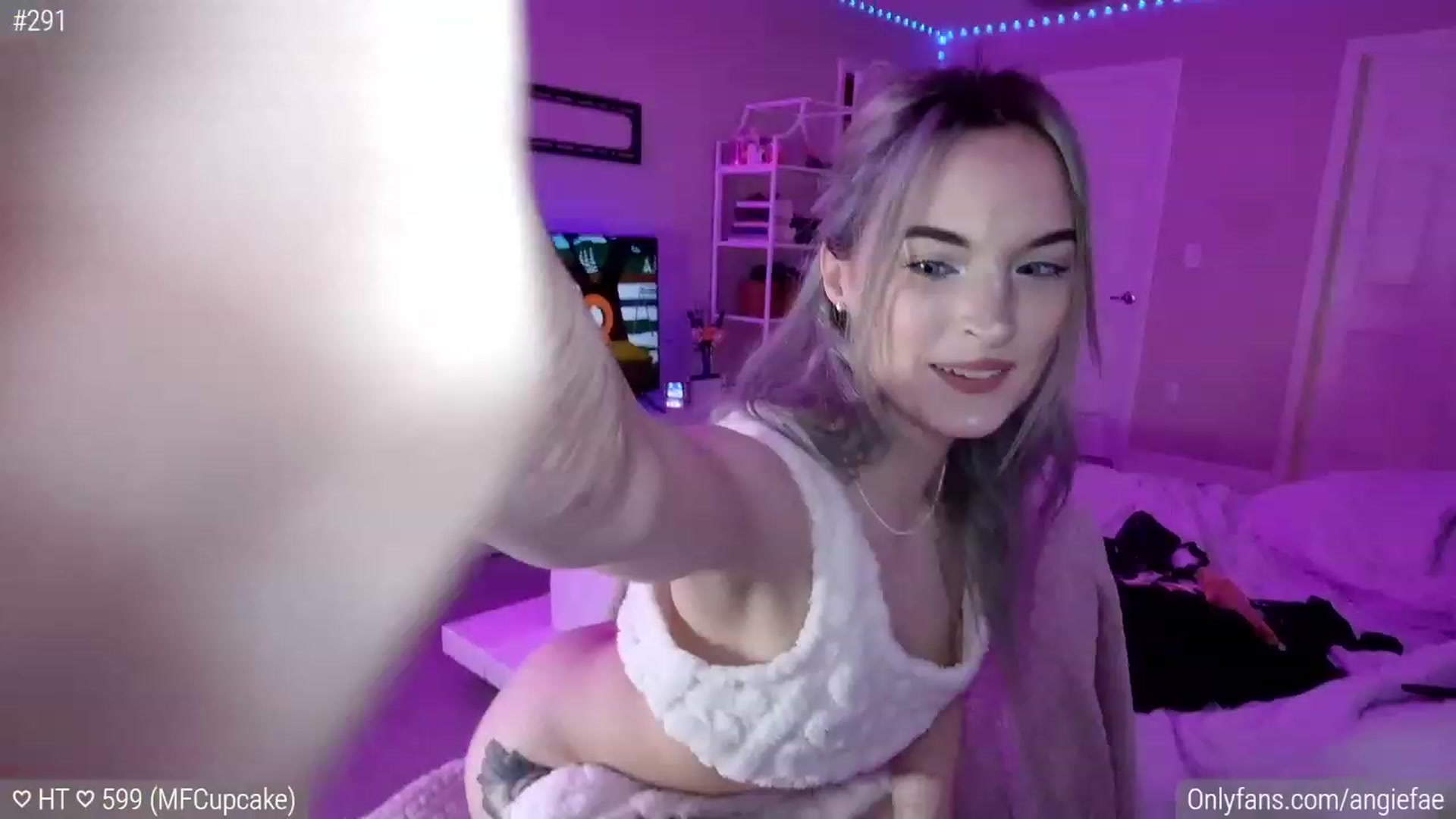 Gallery image thumbnail from AngieFae's myfreecams stream on, 03/05/2024, 07:09 image 12 of 20