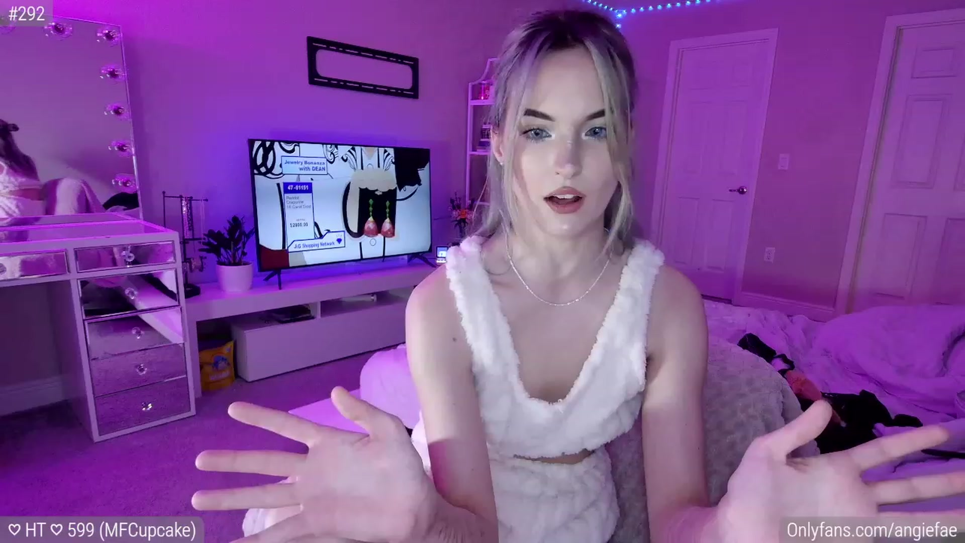 Gallery image thumbnail from AngieFae's myfreecams stream on, 03/05/2024, 07:09 image 15 of 20