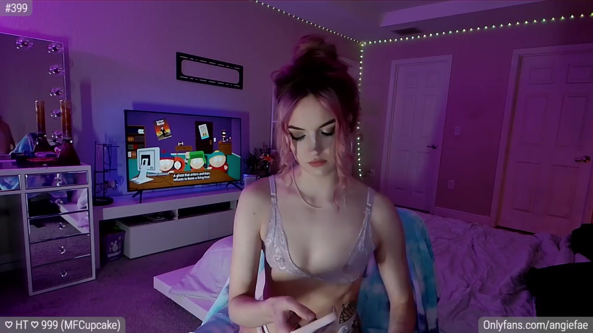 Gallery image thumbnail from AngieFae's myfreecams stream on, 03/31/2024, 05:33 image 8 of 20