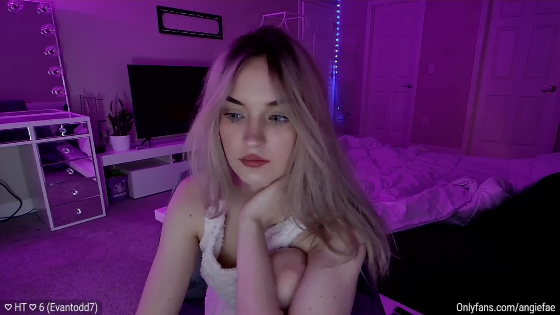 Gallery image thumbnail from AngieFae's myfreecams stream on, 05/05/2024, 10:15 image 3 of 20