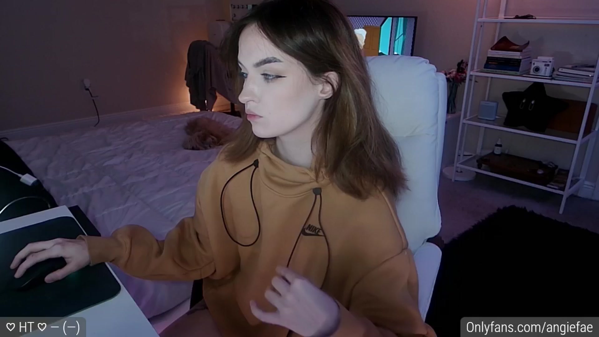 Gallery image thumbnail from AngieFae's myfreecams stream on, 08/30/2024, 02:35 image 1 of 20