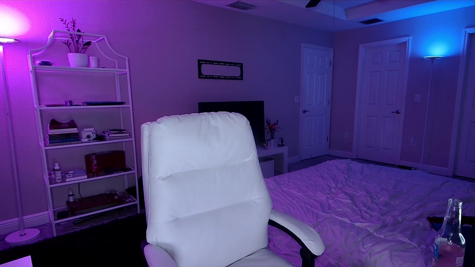 Gallery image thumbnail from AngieFae's myfreecams stream on, 10/13/2024, 10:04 image 15 of 20