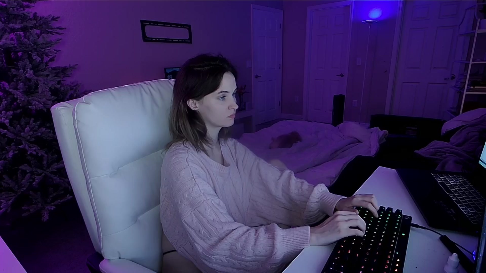 Gallery image thumbnail from AngieFae's myfreecams stream on, 12/11/2024, 10:44 image 15 of 20