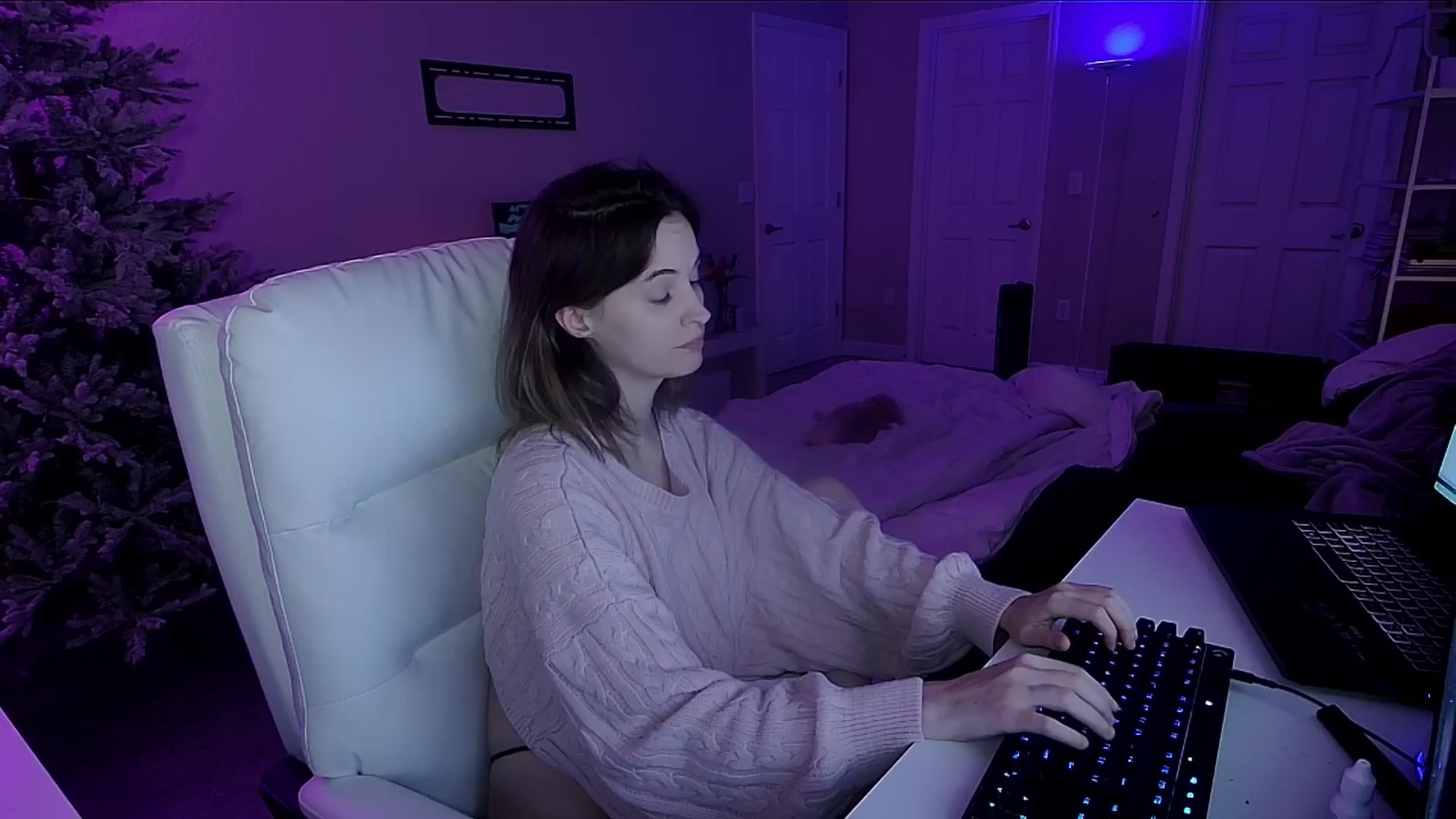 Gallery image thumbnail from AngieFae's myfreecams stream on, 12/11/2024, 10:44 image 16 of 20