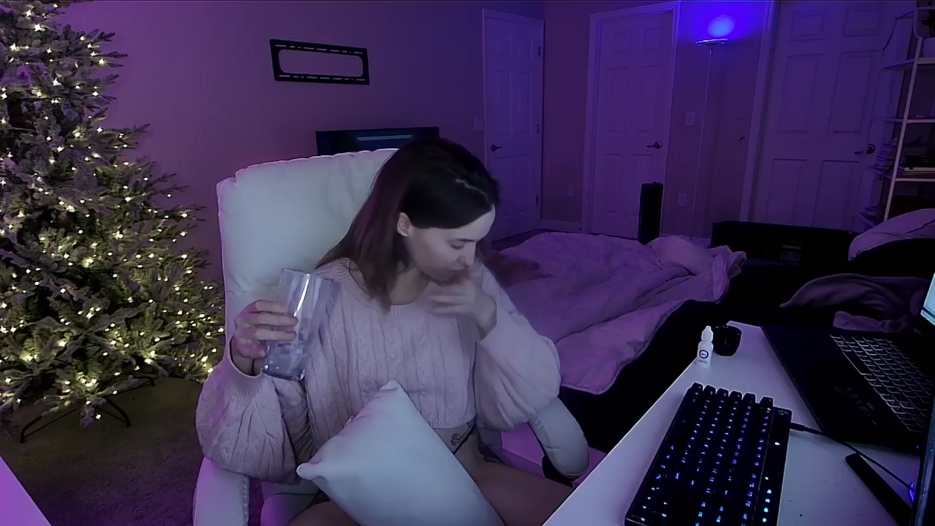 Gallery image thumbnail from AngieFae's myfreecams stream on, 12/11/2024, 10:44 image 8 of 20