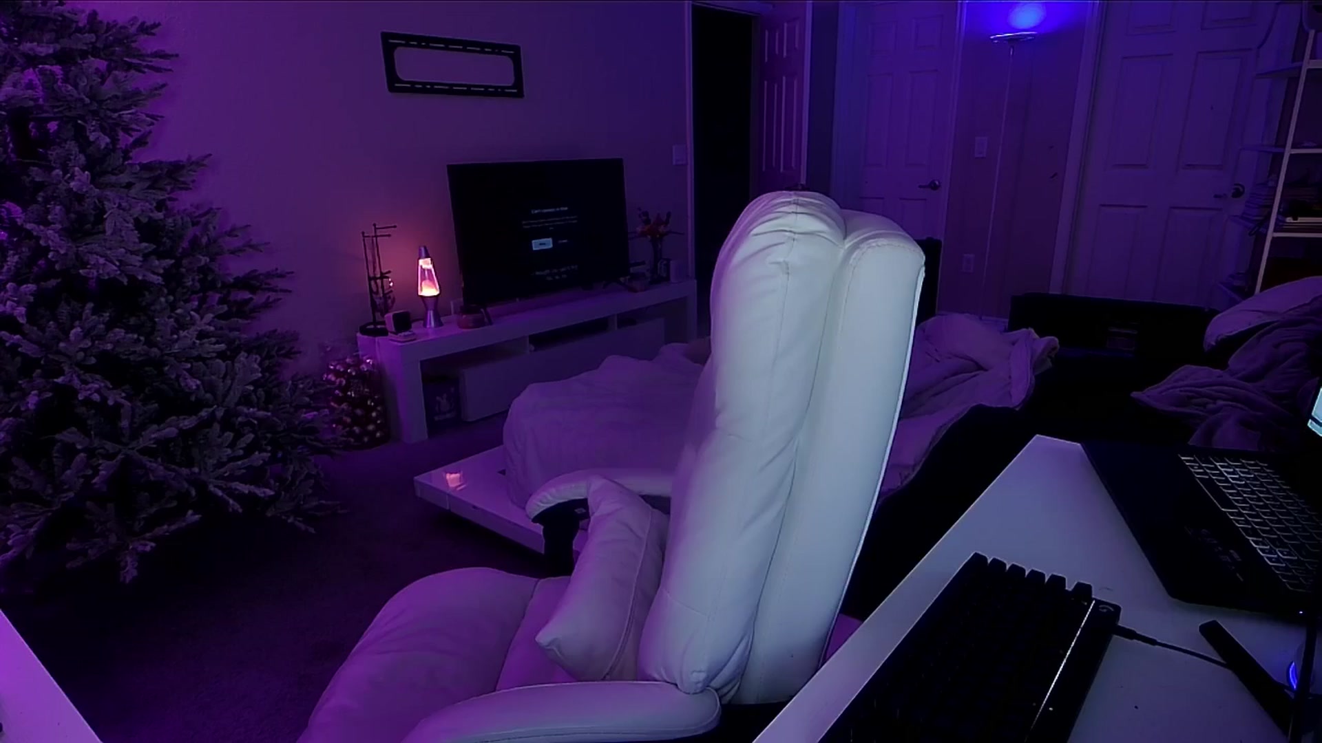 Gallery image thumbnail from AngieFae's myfreecams stream on, 12/11/2024, 12:14 image 2 of 20