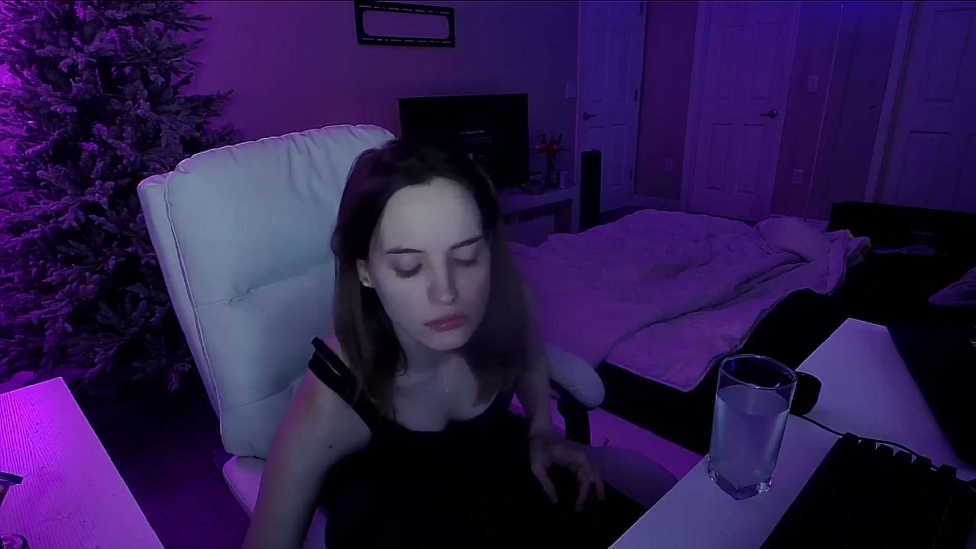 Gallery image thumbnail from AngieFae's myfreecams stream on, 12/11/2024, 12:14 image 17 of 20