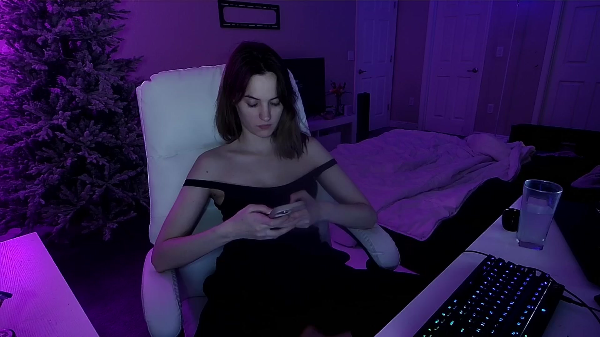 Gallery image thumbnail from AngieFae's myfreecams stream on, 12/11/2024, 12:14 image 20 of 20