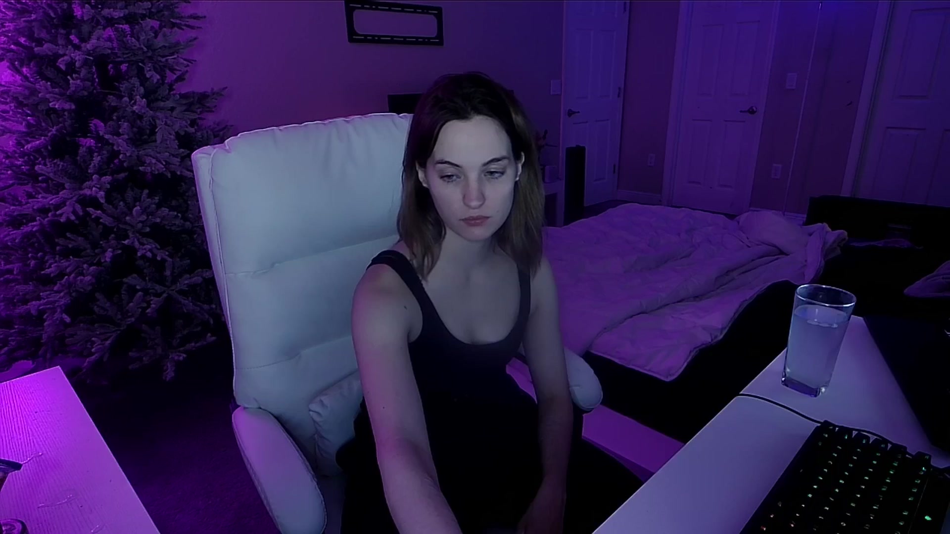 Gallery image thumbnail from AngieFae's myfreecams stream on, 12/11/2024, 12:14 image 13 of 20