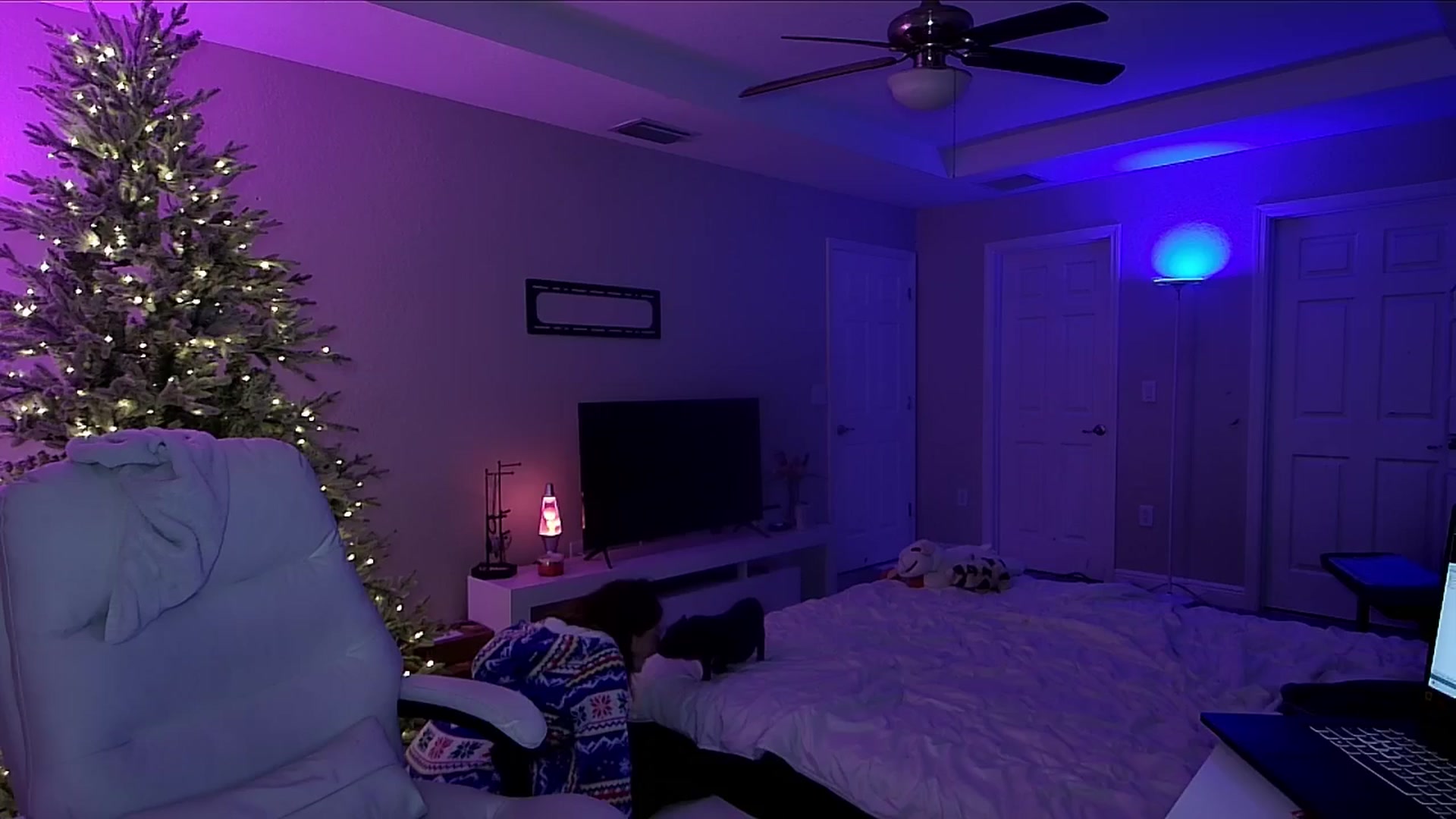 Gallery image thumbnail from AngieFae's myfreecams stream on, 12/20/2024, 06:59 image 8 of 20