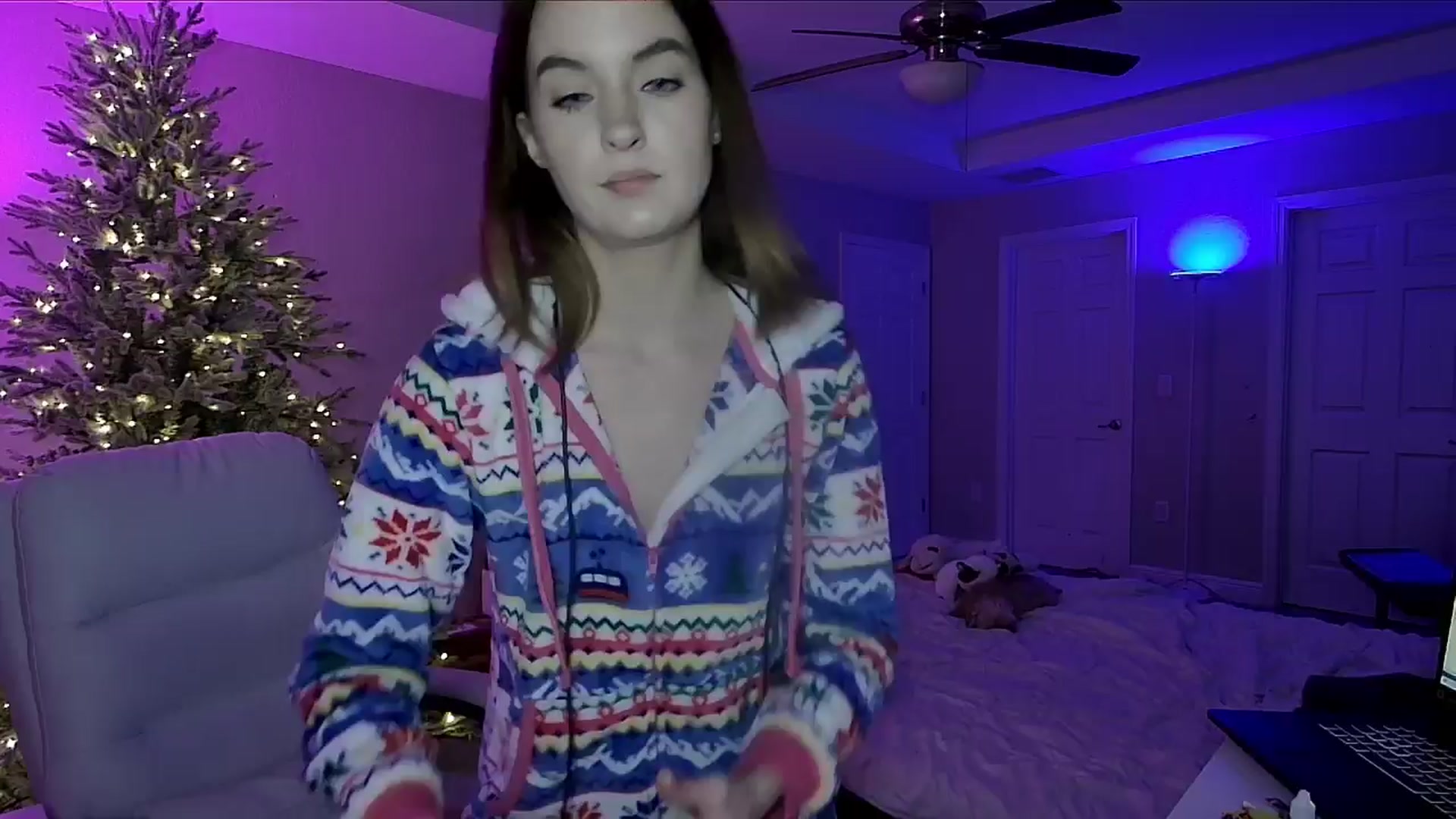 Gallery image thumbnail from AngieFae's myfreecams stream on, 12/20/2024, 06:59 image 1 of 20