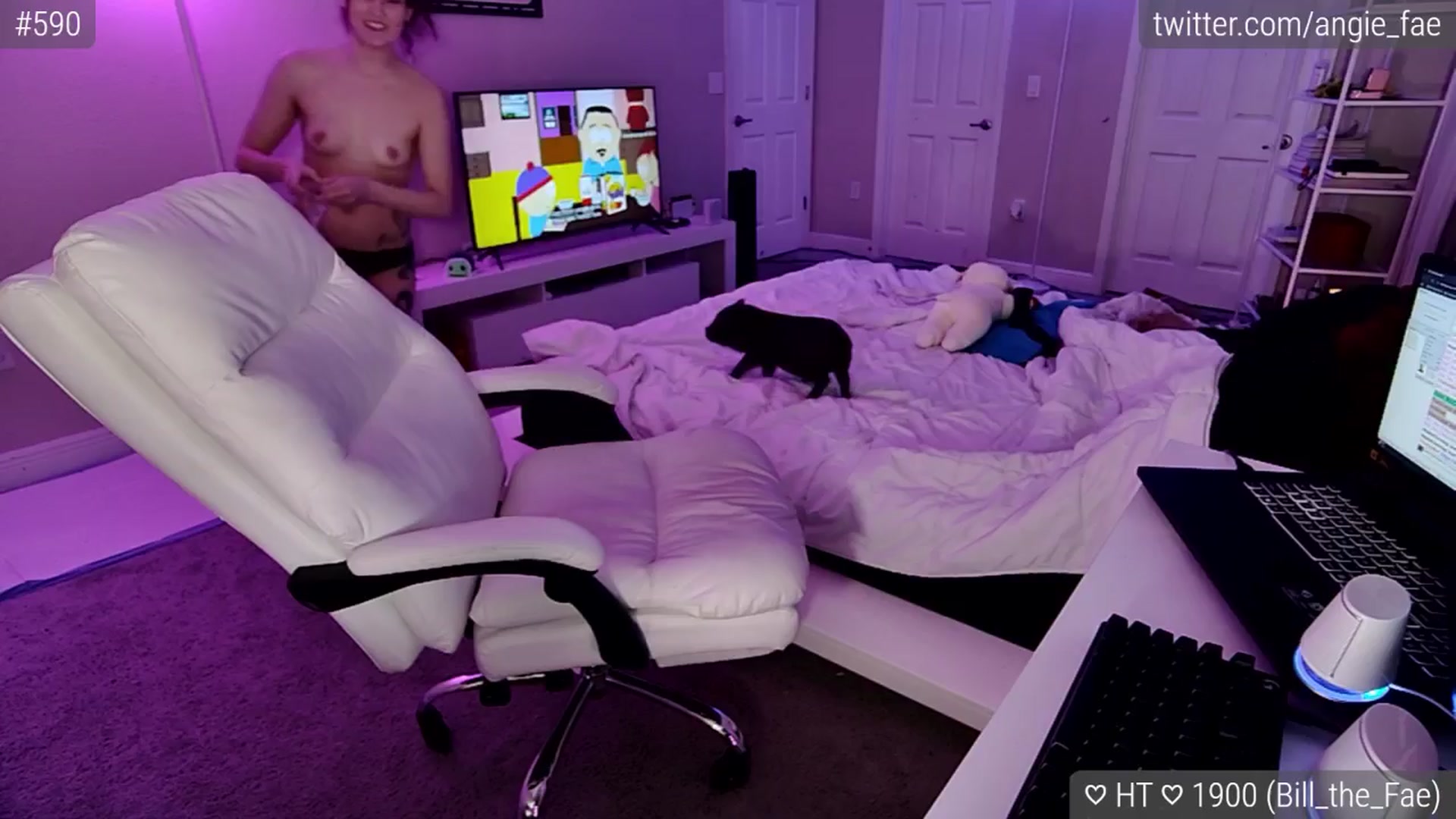 Gallery image thumbnail from AngieFae's myfreecams stream on, 01/03/2025, 07:18 image 16 of 20