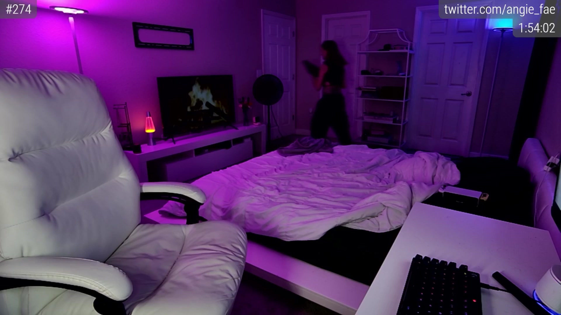 Gallery image thumbnail from AngieFaeBDay's myfreecams stream on, 04/12/2025, 04:17 image 18 of 20