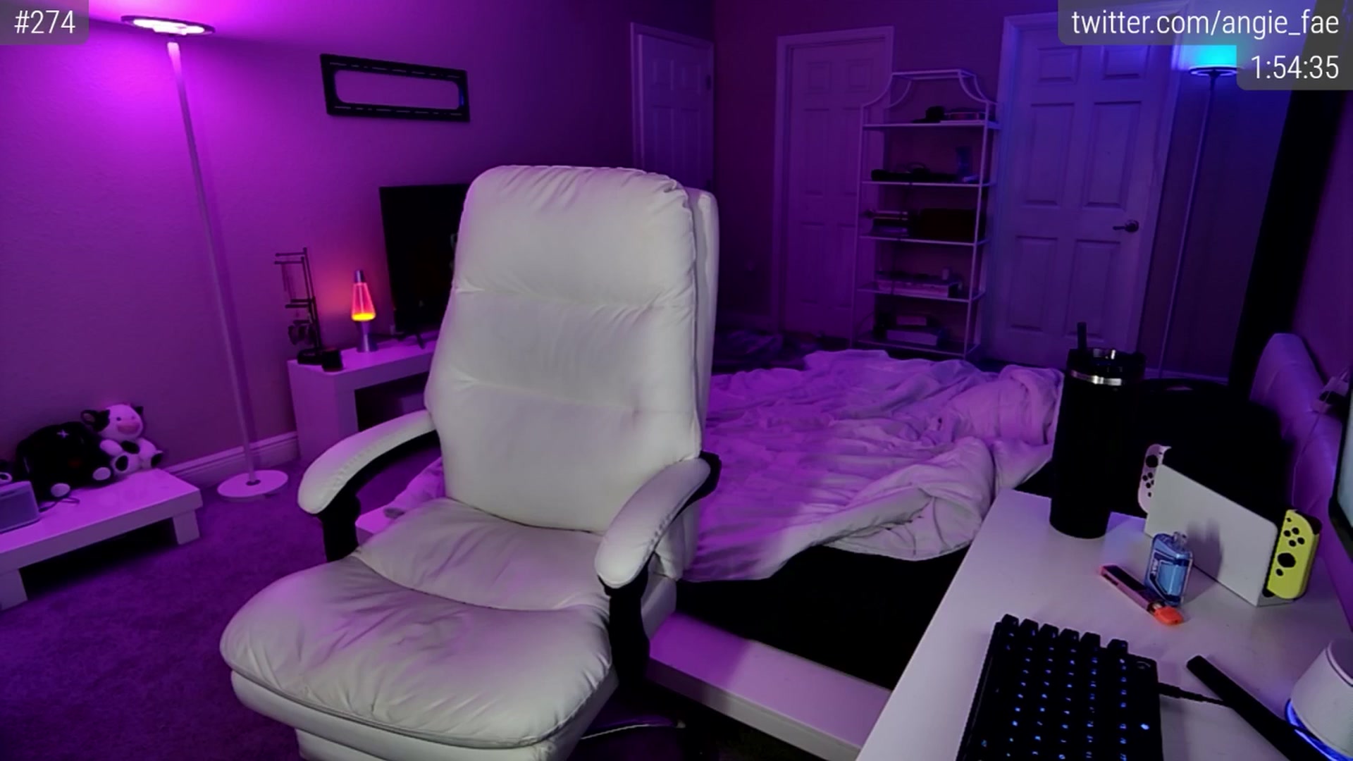 Gallery image thumbnail from AngieFaeBDay's myfreecams stream on, 04/12/2025, 04:17 image 17 of 20