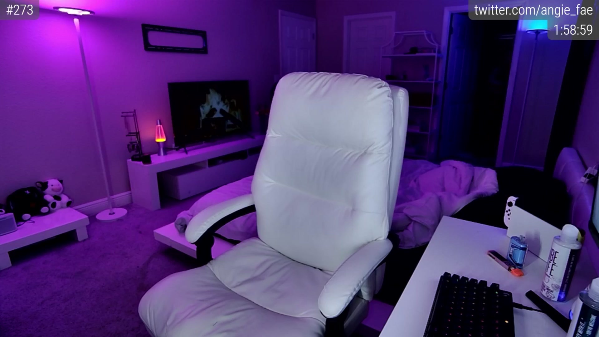 Gallery image thumbnail from AngieFaeBDay's myfreecams stream on, 04/12/2025, 04:17 image 9 of 20