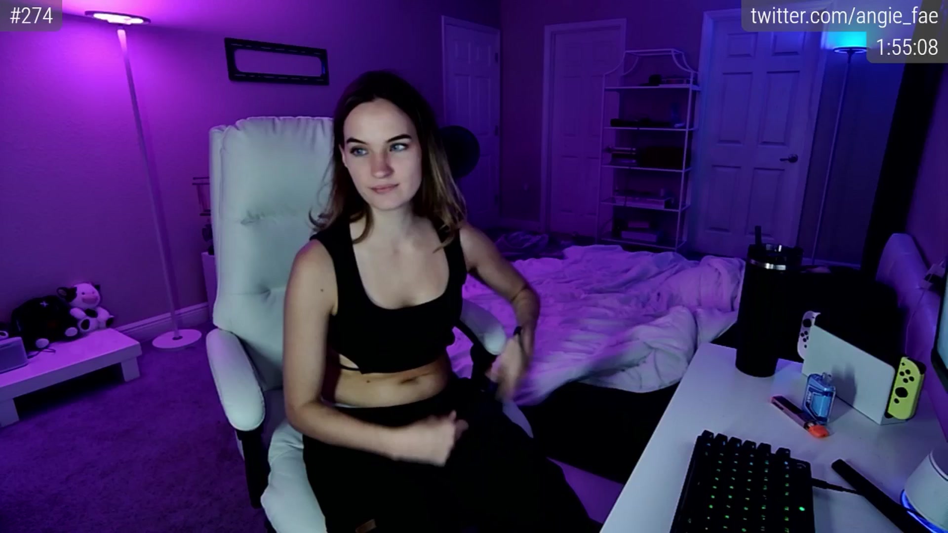 Gallery image thumbnail from AngieFaeBDay's myfreecams stream on, 04/12/2025, 04:17 image 16 of 20