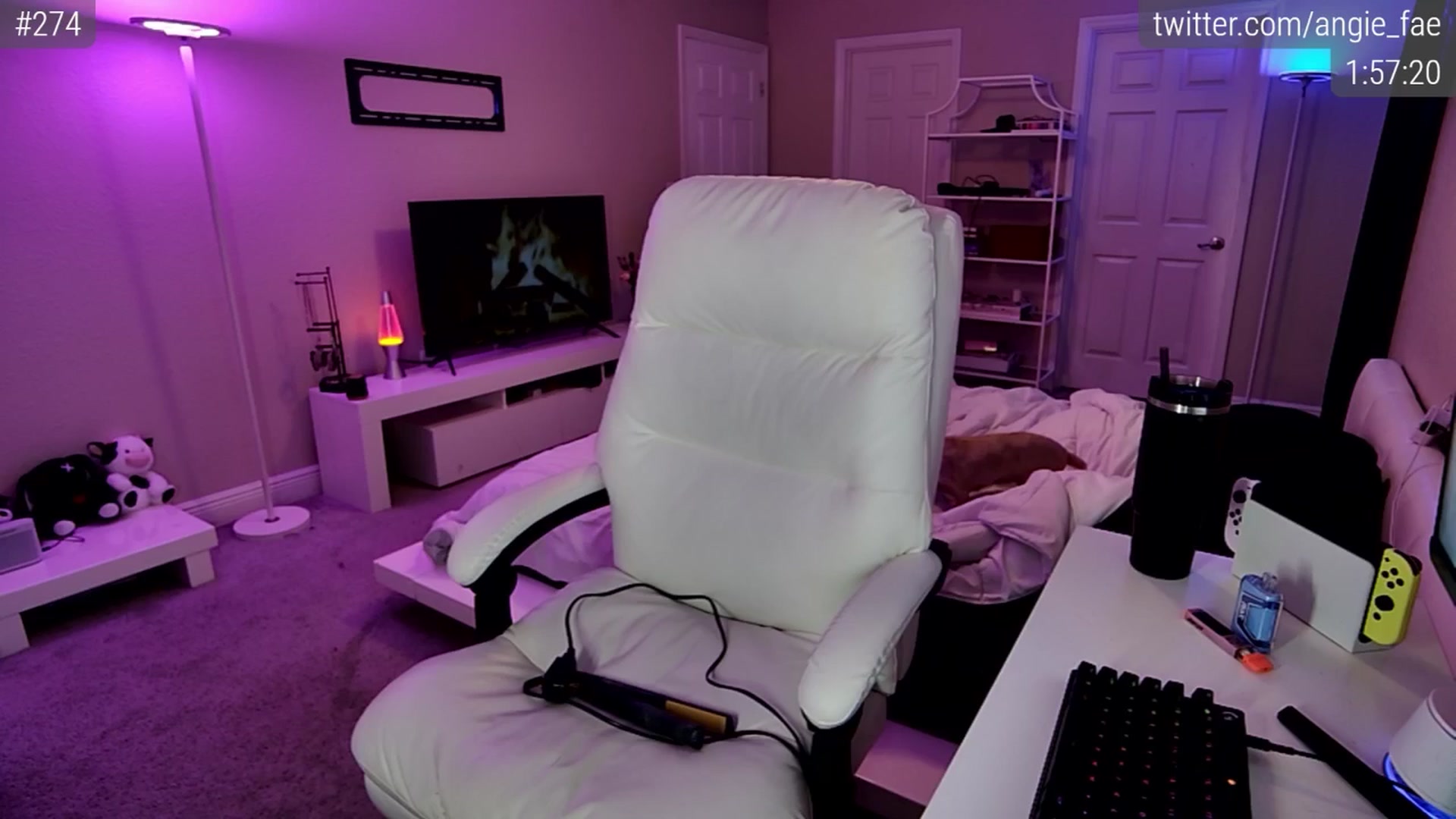 Gallery image thumbnail from AngieFaeBDay's myfreecams stream on, 04/12/2025, 04:17 image 12 of 20