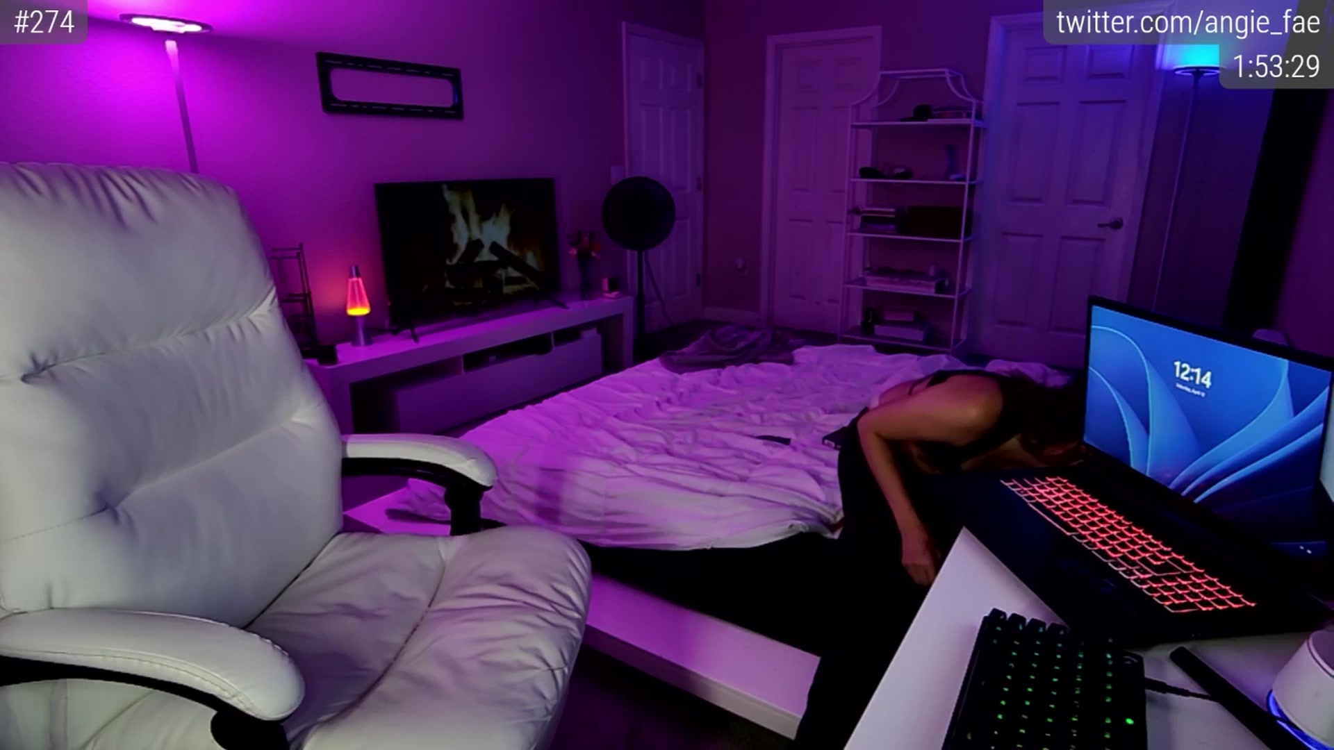 Gallery image thumbnail from AngieFaeBDay's myfreecams stream on, 04/12/2025, 04:17 image 19 of 20
