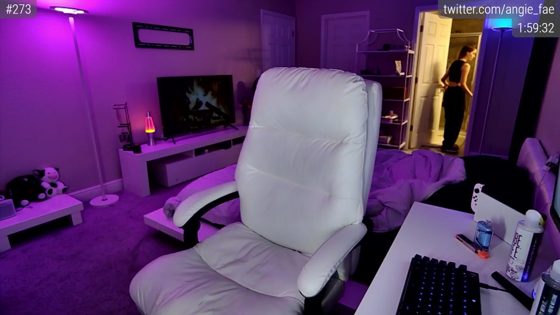 Gallery image thumbnail from AngieFaeBDay's myfreecams stream on, 04/12/2025, 04:17 image 8 of 20