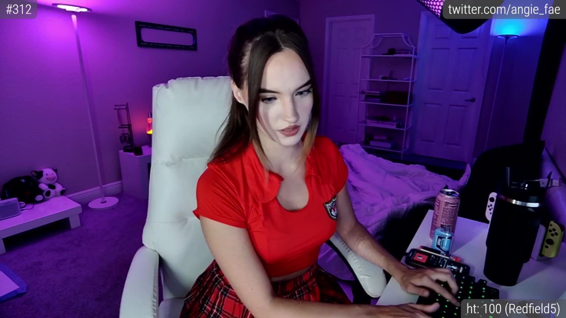 Gallery image thumbnail from AngieFaeBDay's myfreecams stream on, 04/13/2025, 04:32 image 8 of 20