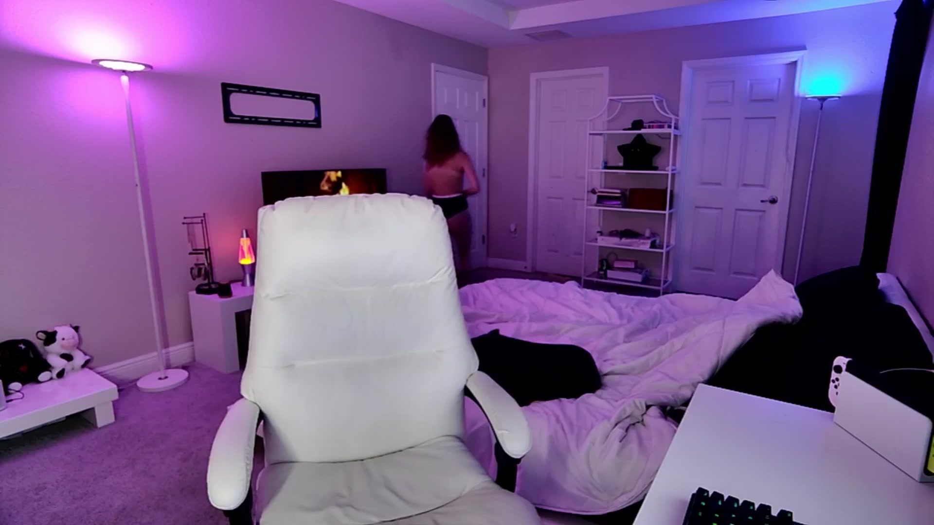 Gallery image thumbnail from AngieFaeBDay's myfreecams stream on, 04/19/2025, 06:01 image 2 of 20