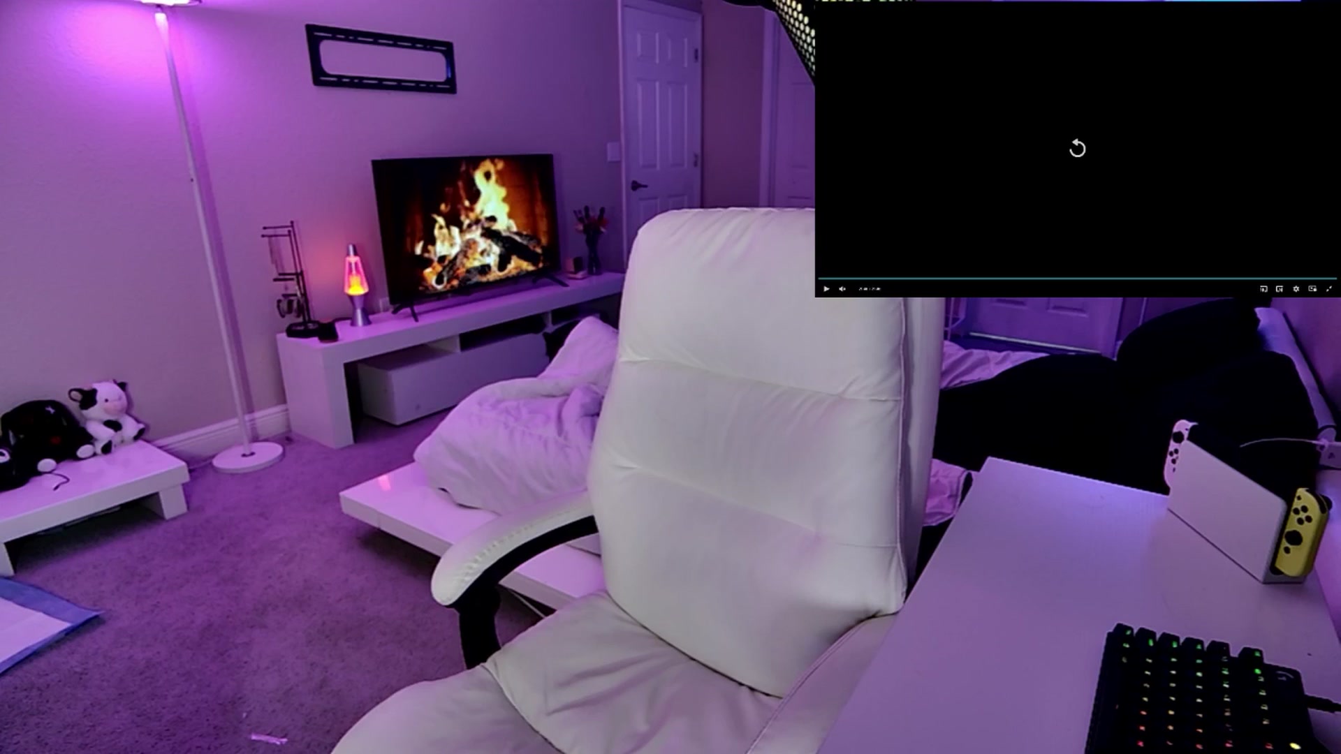 Gallery image thumbnail from AngieFaeBDay's myfreecams stream on, 04/19/2025, 06:01 image 18 of 20
