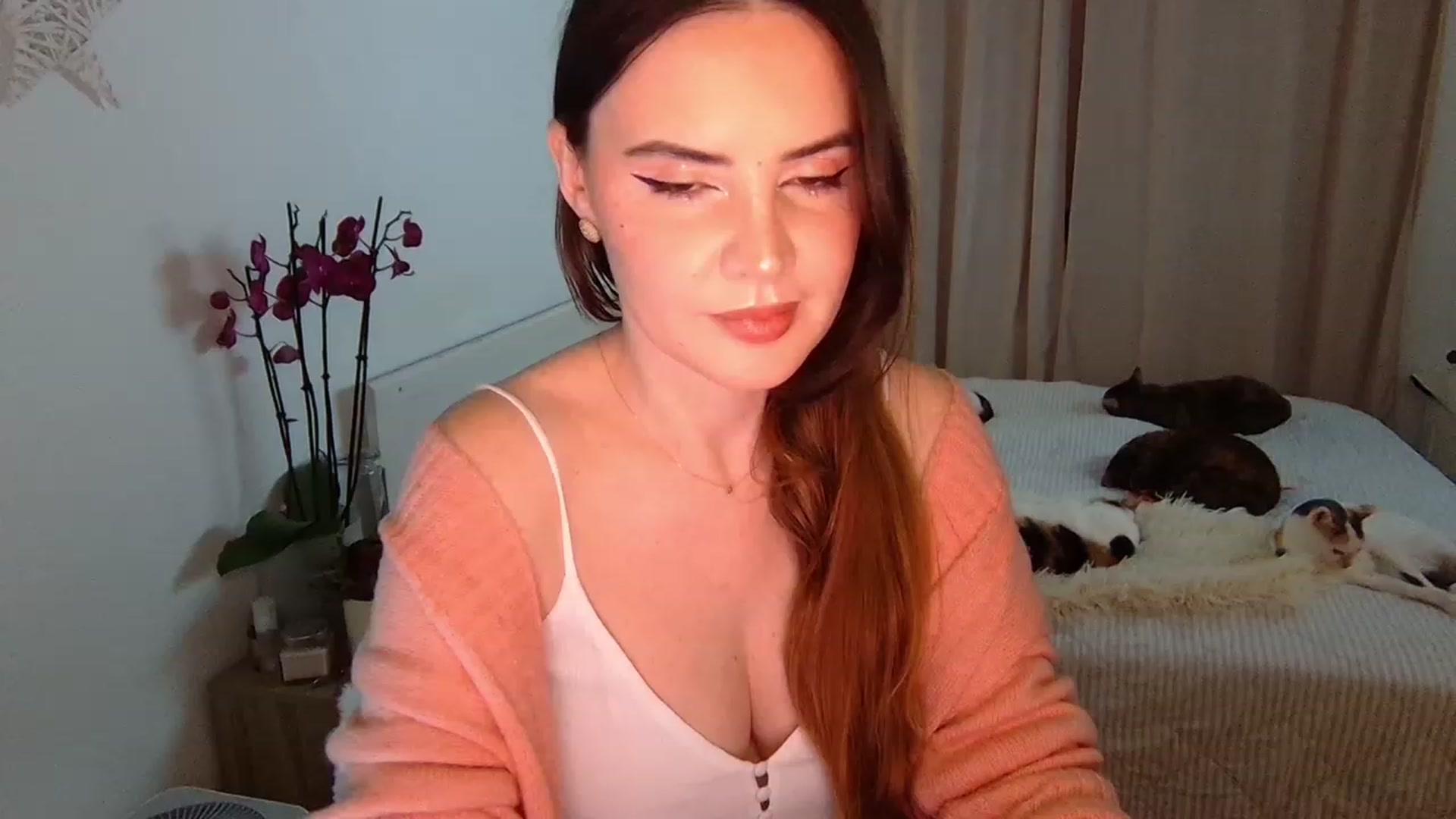 Gallery image thumbnail from AngieMeow's myfreecams stream on, 02/18/2023, 22:17 image 1 of 20