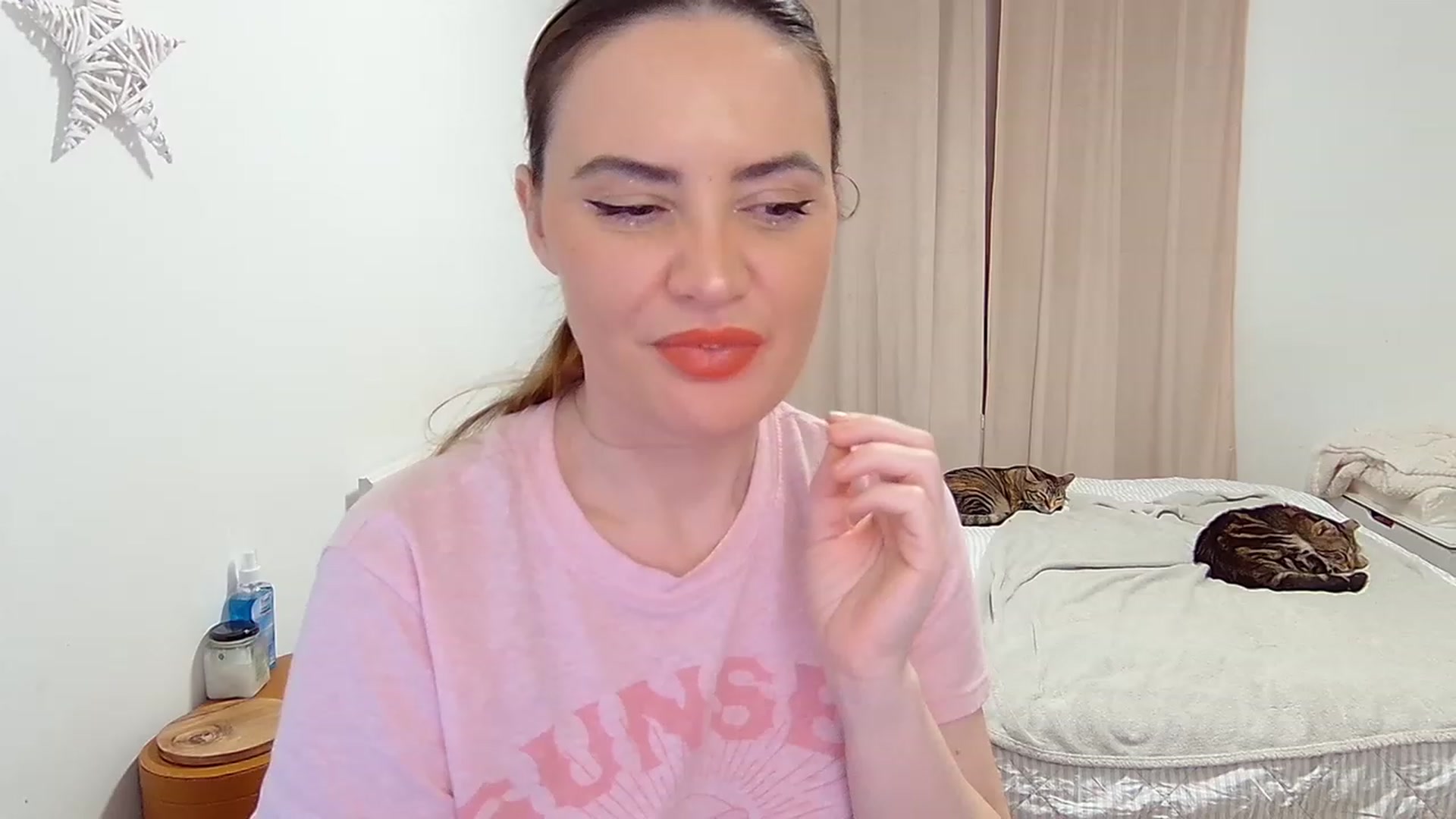 Gallery image thumbnail from AngieMeow's myfreecams stream on, 04/03/2023, 24:04 image 10 of 20