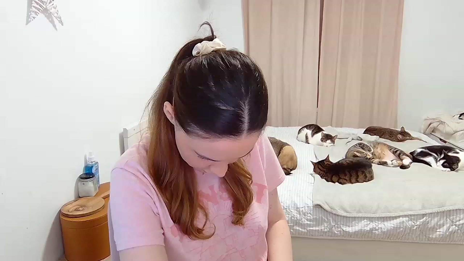 Gallery image thumbnail from AngieMeow's myfreecams stream on, 04/03/2023, 24:04 image 2 of 20