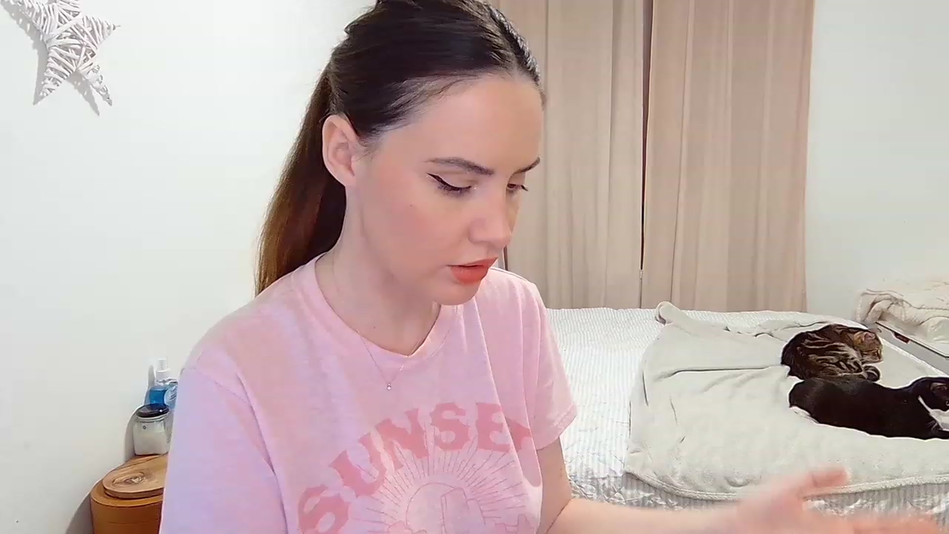 Gallery image thumbnail from AngieMeow's myfreecams stream on, 04/03/2023, 24:04 image 8 of 20