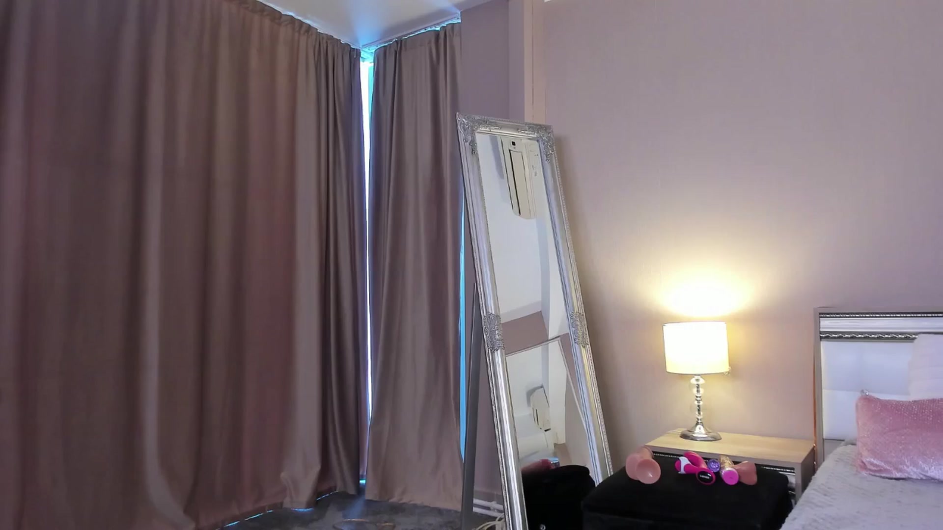 Gallery image thumbnail from Angieerosee's myfreecams stream on, 05/16/2024, 13:59 image 17 of 20