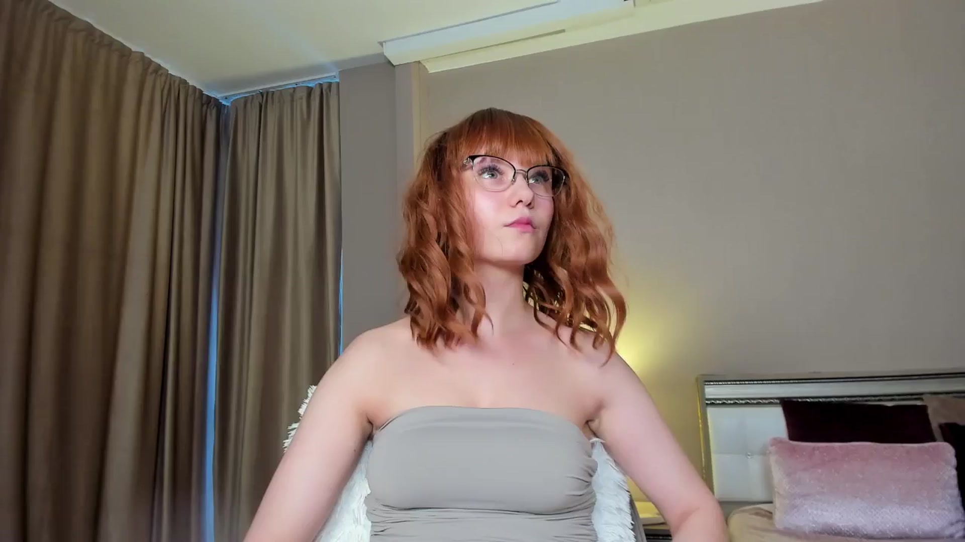 Gallery image thumbnail from Angieerosee's myfreecams stream on, 06/19/2024, 19:20 image 1 of 20
